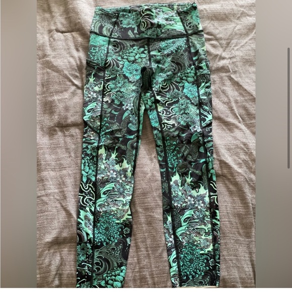 Lululemon emerald and black print leggings - Picture 3 of 6